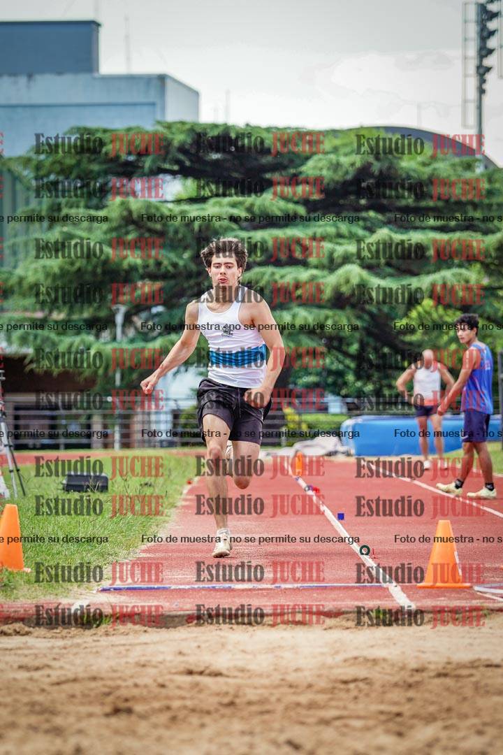 Fotos del salto en largo de varones