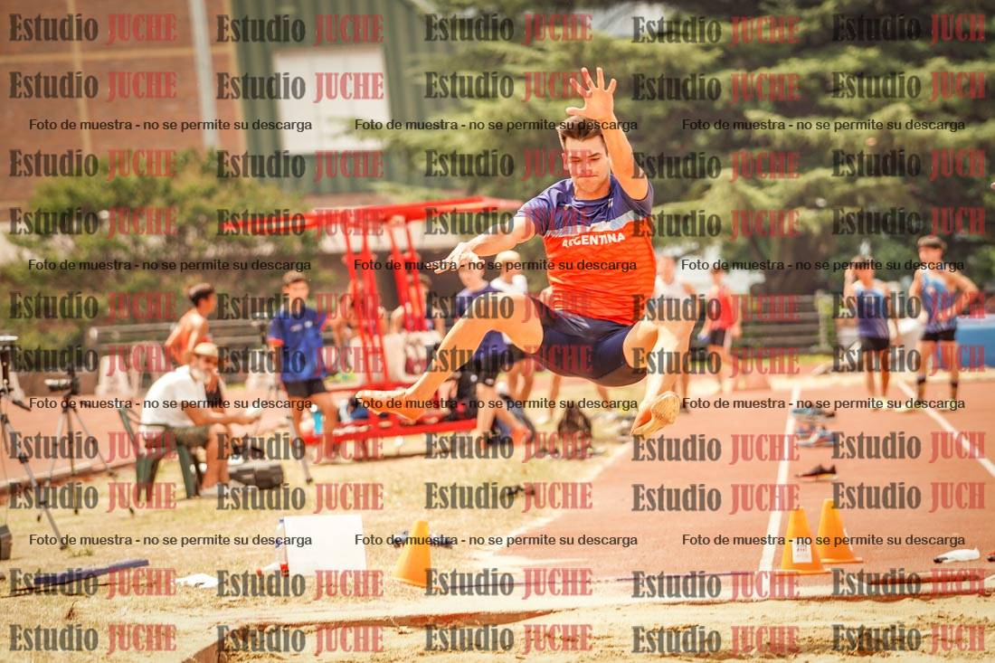 Fotos del salto en largo de varones