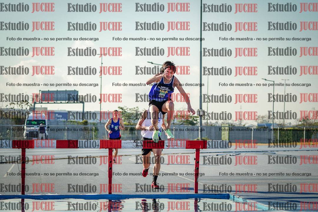 Fotos de los 2000 m con obstáculos de varones