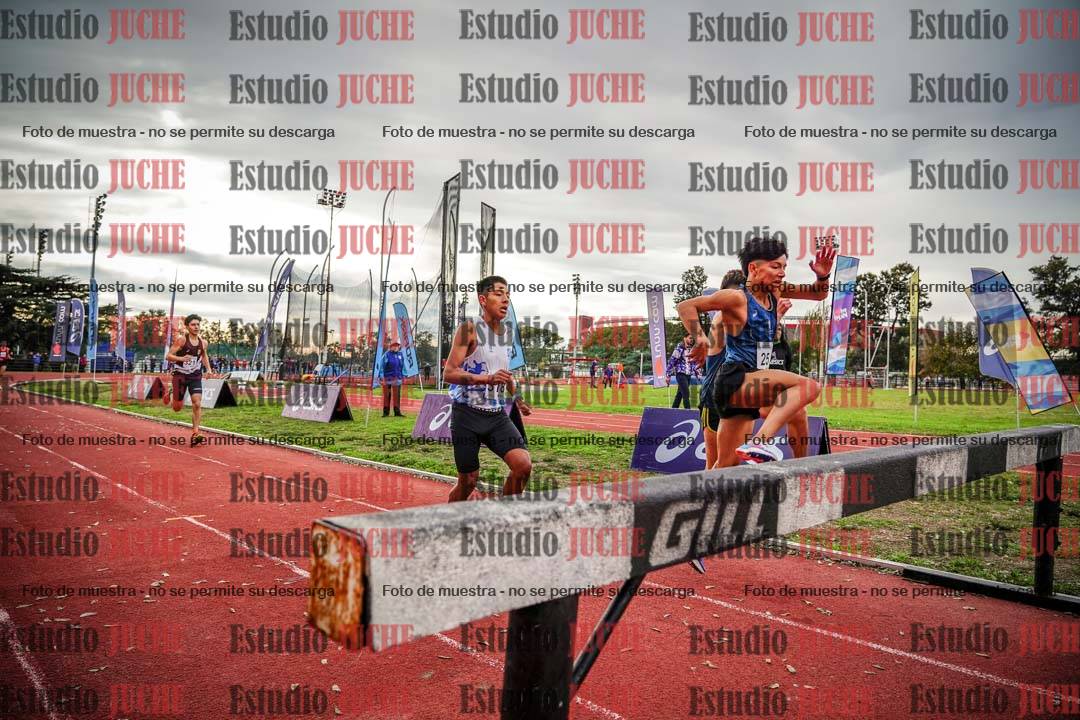 Fotos de los 2000 m con obstáculos de varones