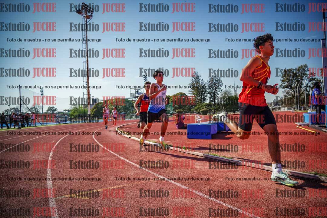 Fotos de los 600 m llanos de varones - U16
