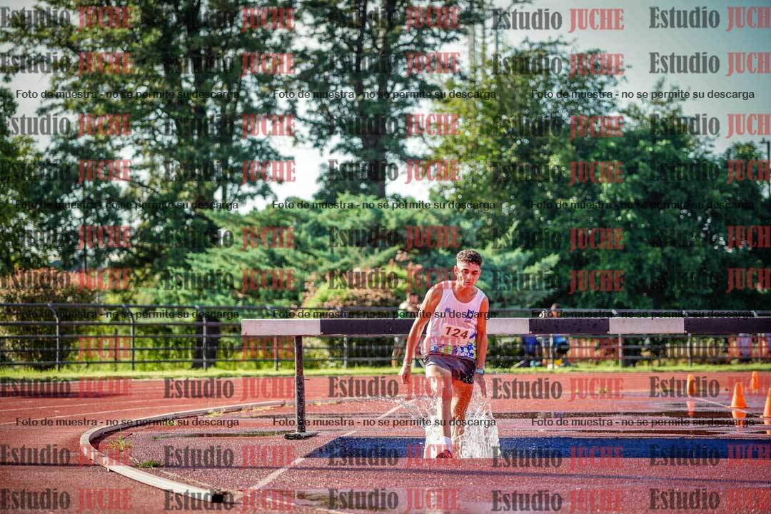 Fotos de los 3000 m con obstáculos de varones