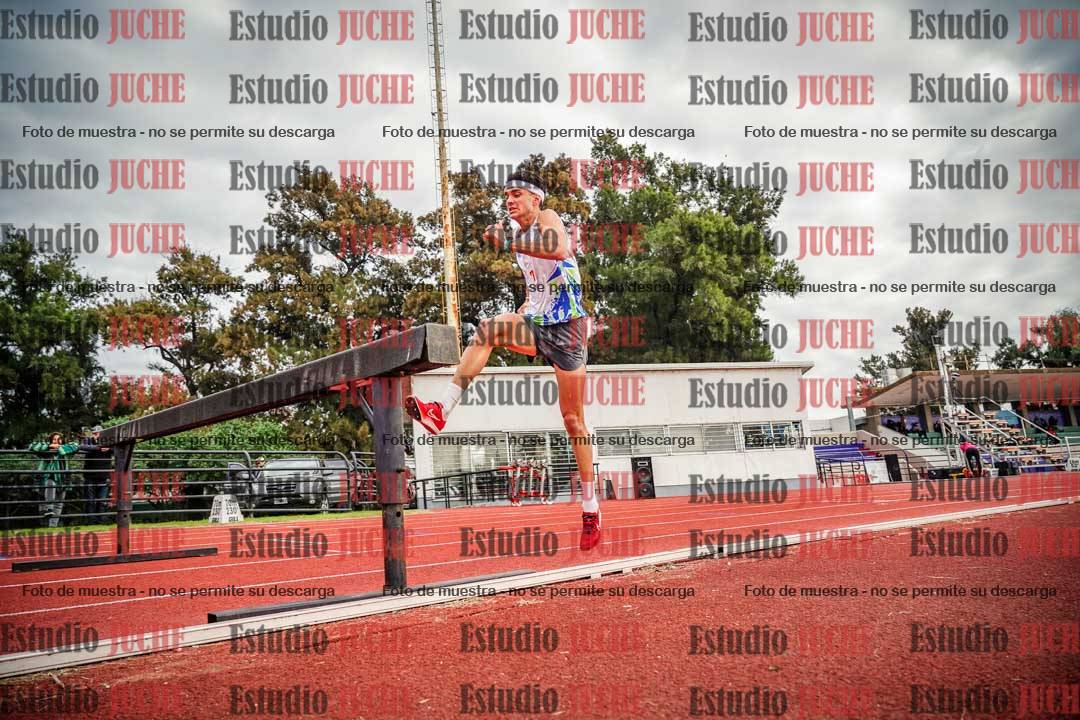 Fotos de los 3000 m con obstáculos de varones