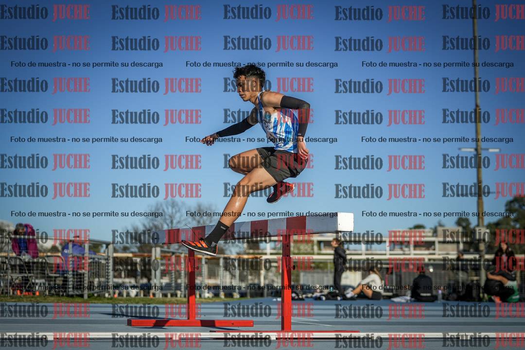 Fotos de los 3000 m con obstáculos de varones