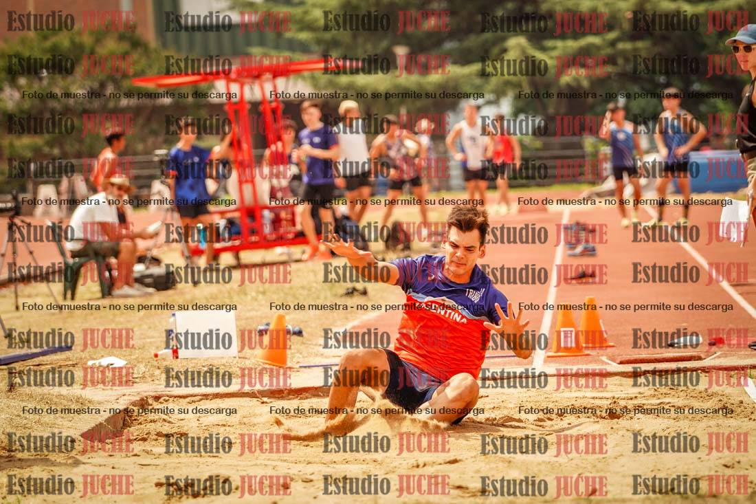 Fotos del salto en largo de varones