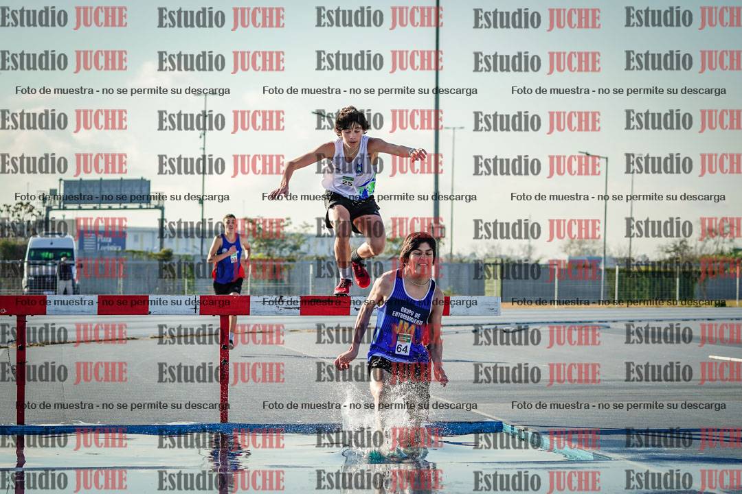 Fotos de los 2000 m con obstáculos de varones