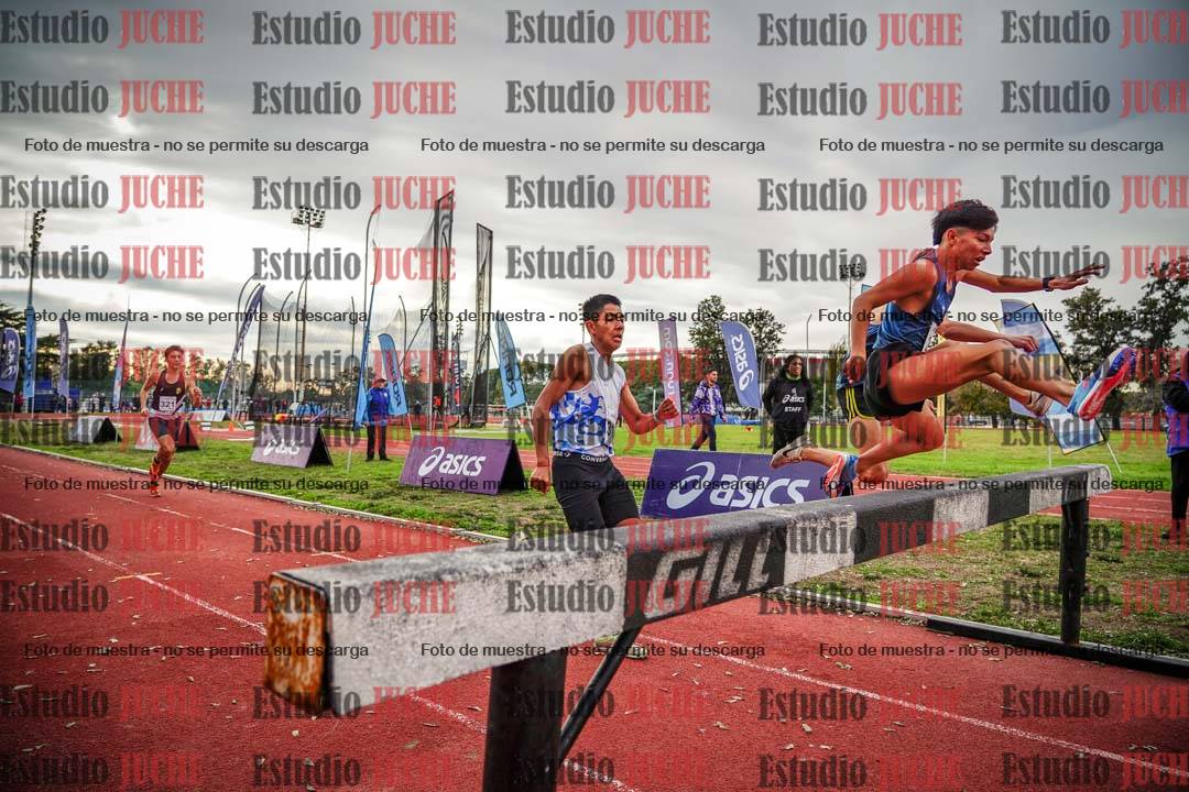 Fotos de los 2000 m con obstáculos de varones