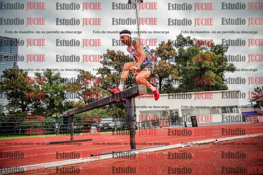 Fotos de los 3000 m con obstáculos de varones