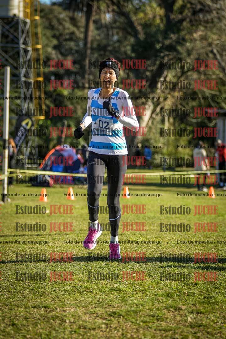 Fotos de la llegada del cross de 4000 m - mujeres