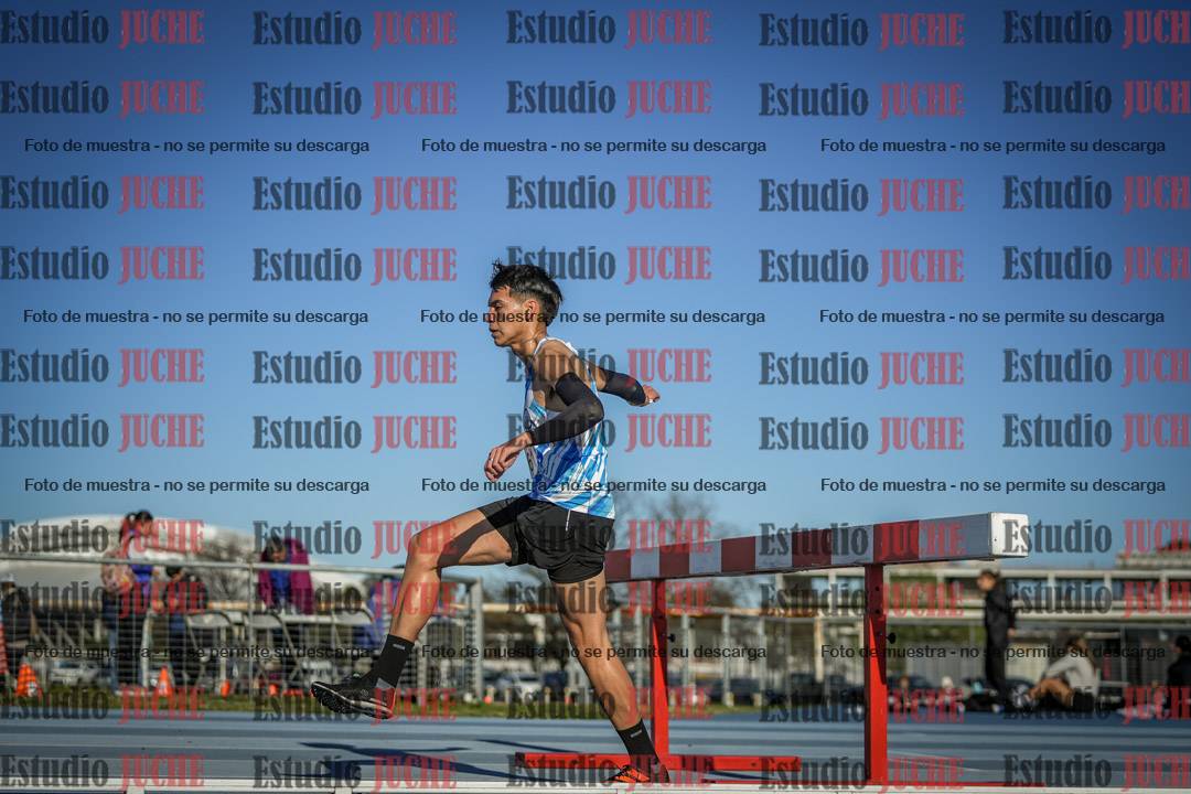 Fotos de los 3000 m con obstáculos de varones