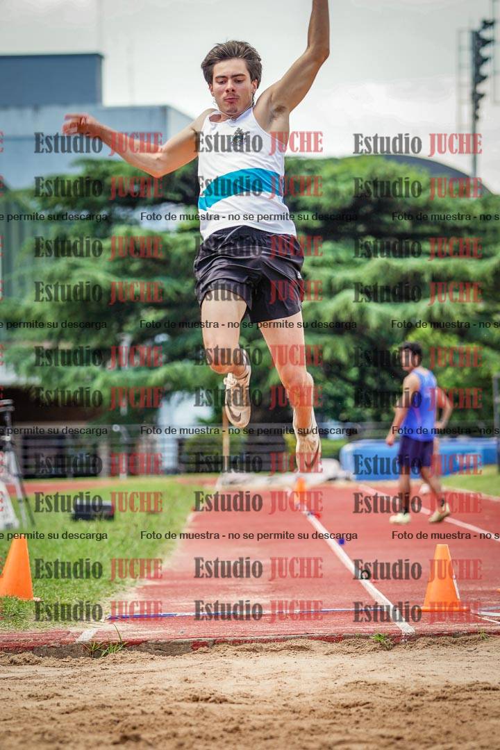 Fotos del salto en largo de varones