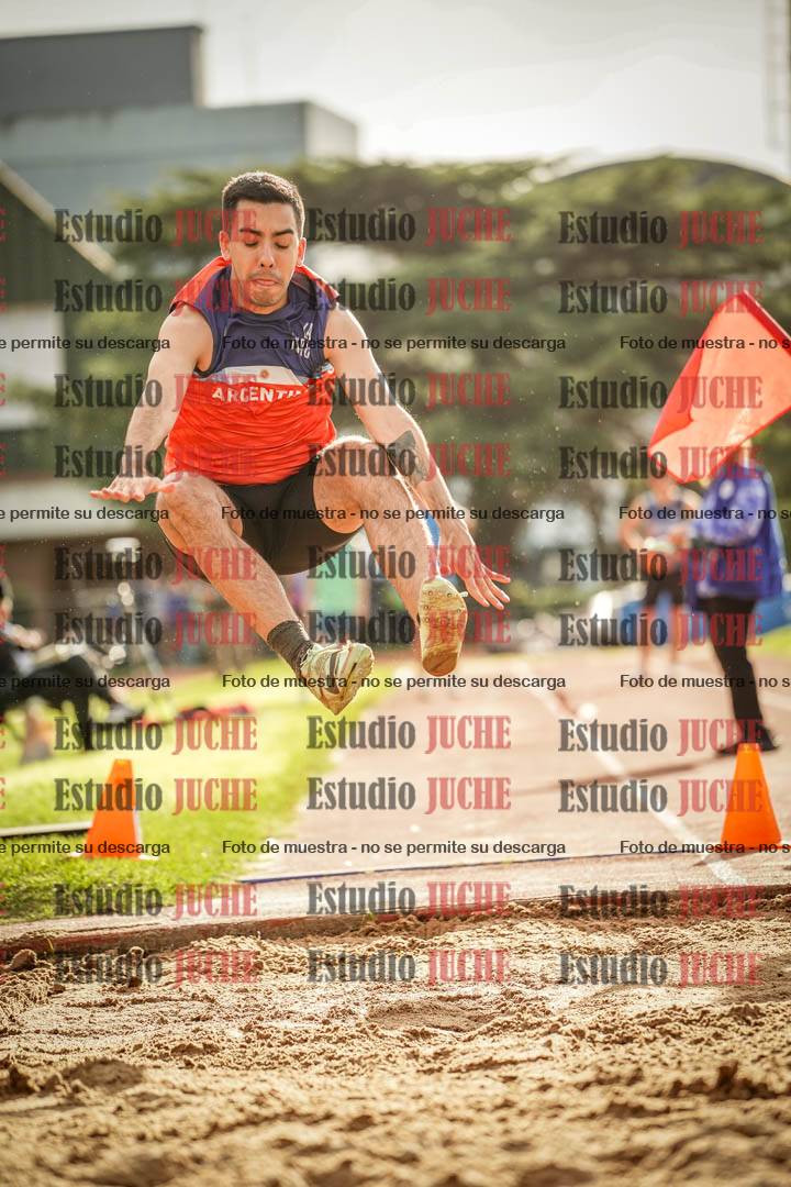 Fotos del salto en largo de varones