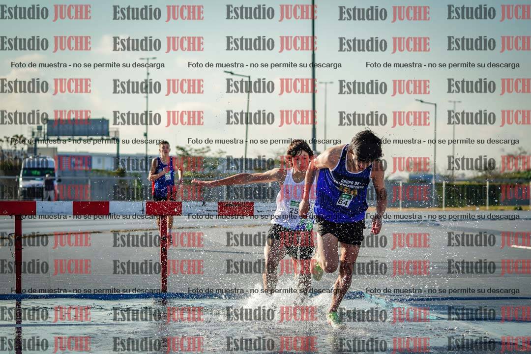 Fotos de los 2000 m con obstáculos de varones