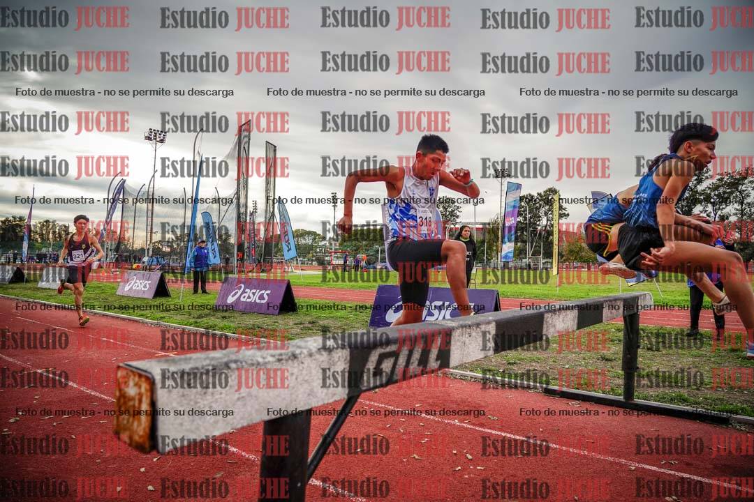 Fotos de los 2000 m con obstáculos de varones