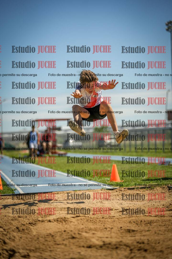 Fotos del salto en largo de varones