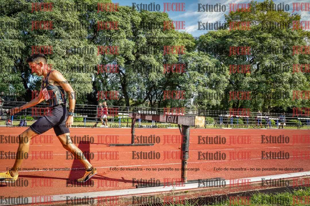 Fotos de los 3000 m con obstáculos de varones