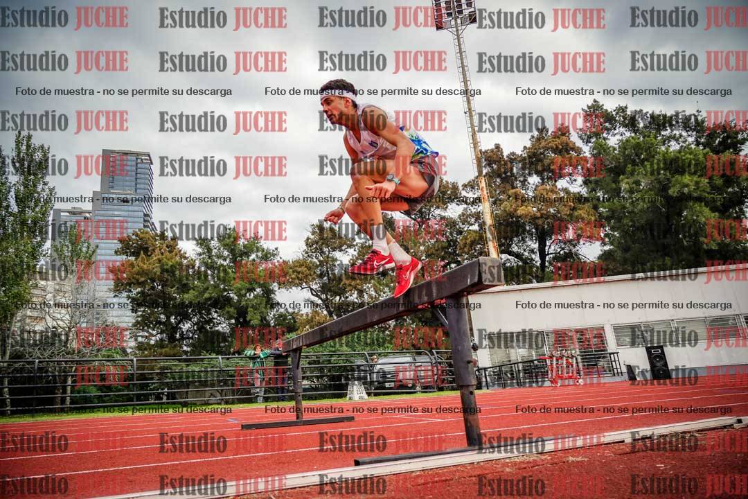 Fotos de los 3000 m con obstáculos de varones