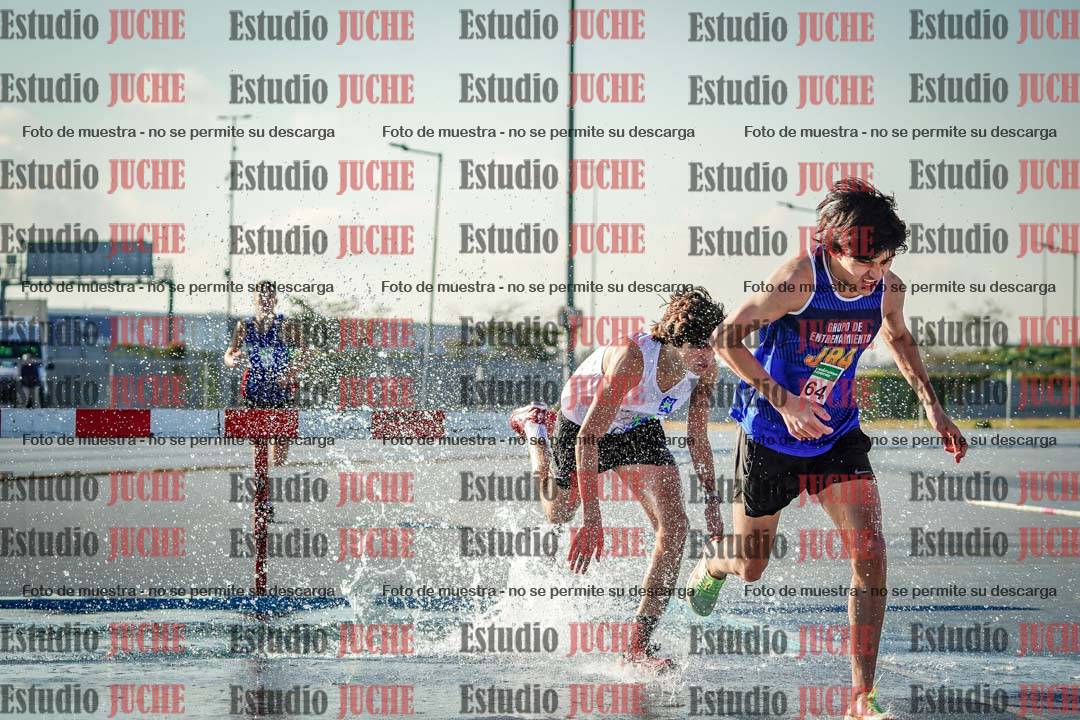 Fotos de los 2000 m con obstáculos de varones
