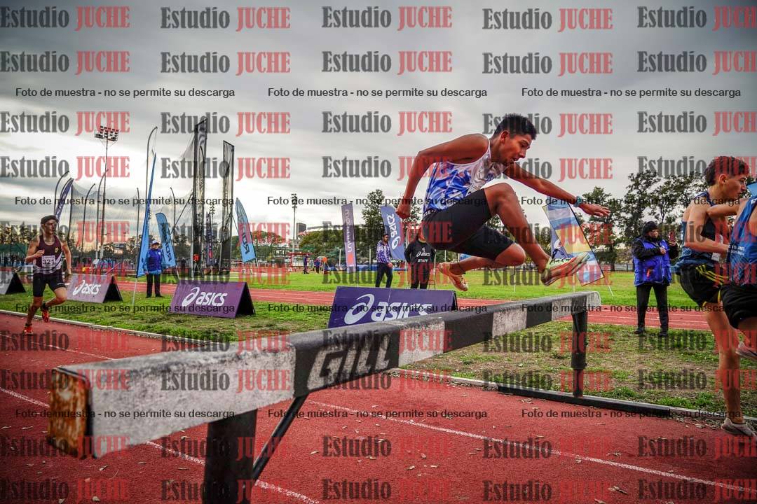 Fotos de los 2000 m con obstáculos de varones