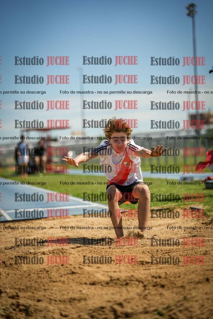 Fotos del salto en largo de varones