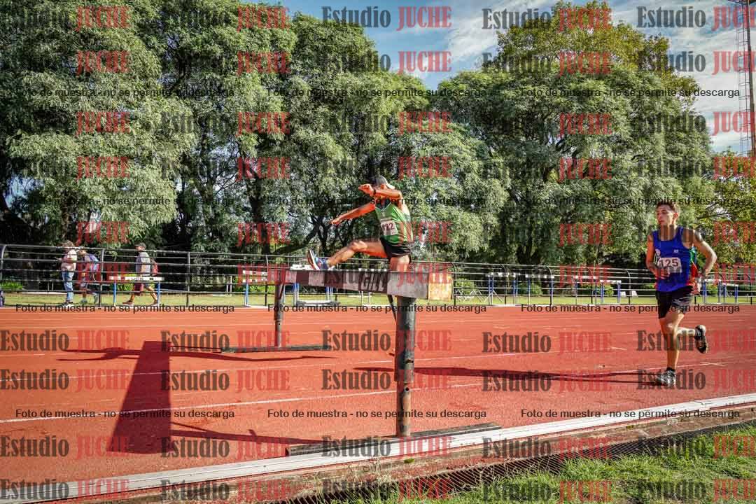 Fotos de los 3000 m con obstáculos de varones