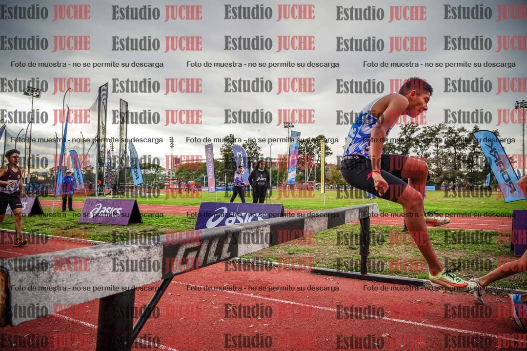 Fotos de los 2000 m con obstáculos de varones