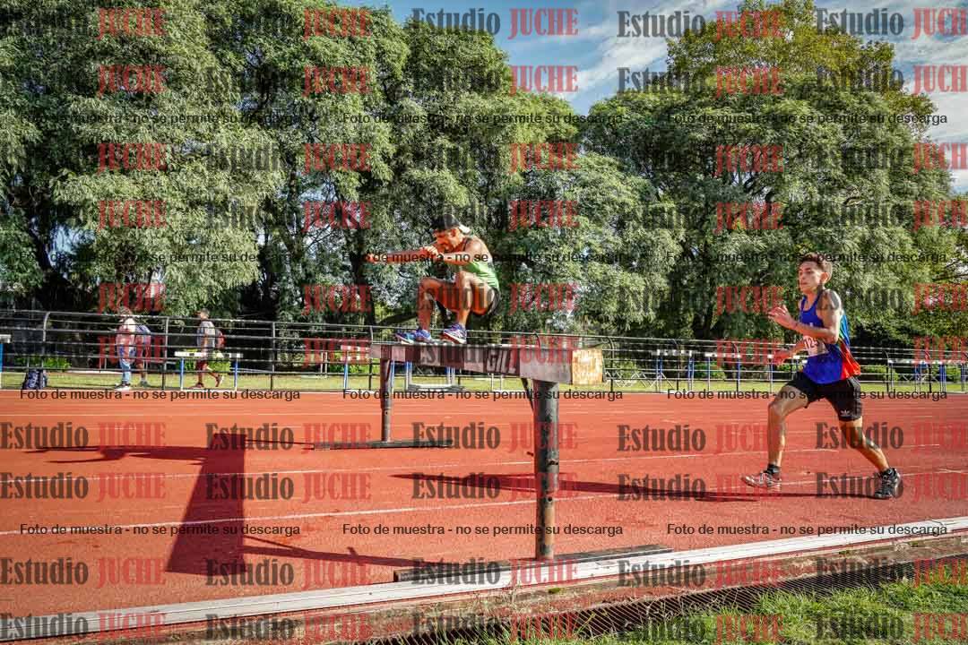 Fotos de los 3000 m con obstáculos de varones