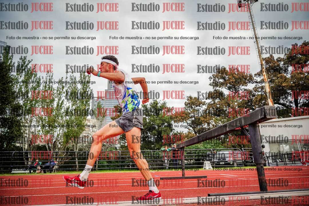 Fotos de los 3000 m con obstáculos de varones