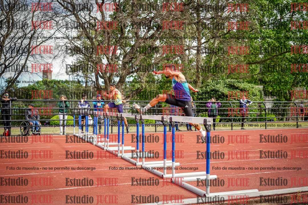 Fotos de los 400 m con vallas de varones