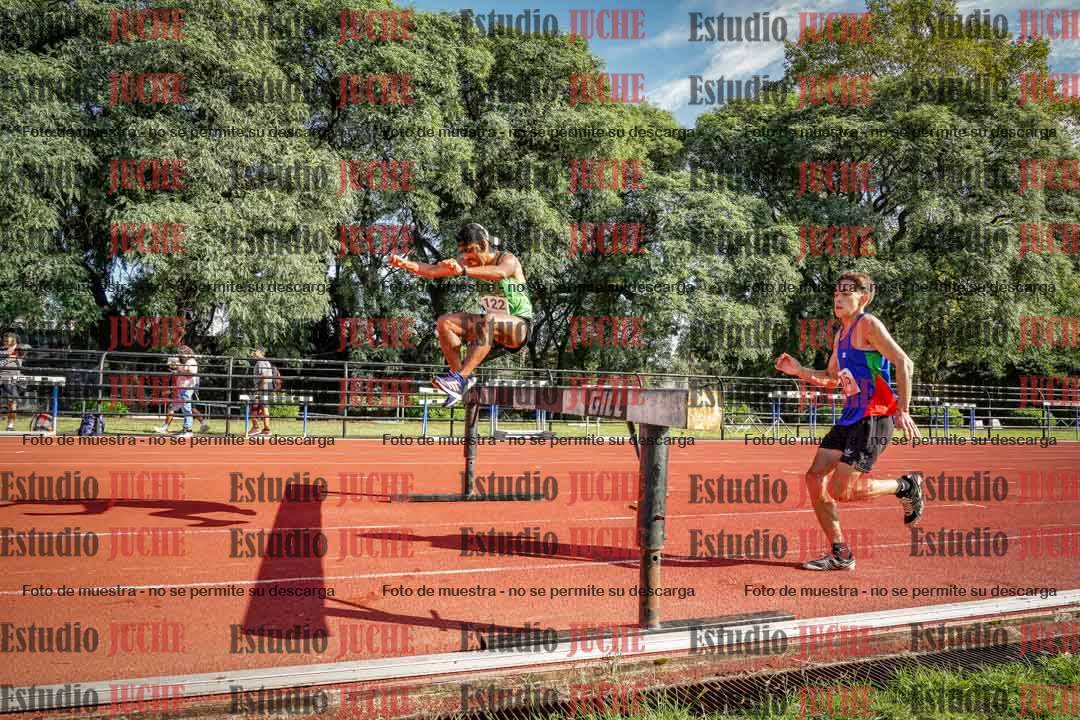 Fotos de los 3000 m con obstáculos de varones
