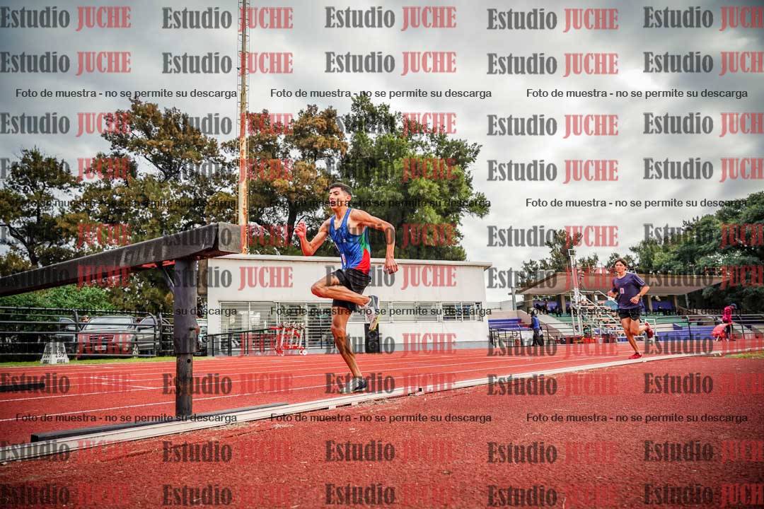 Fotos de los 3000 m con obstáculos de varones