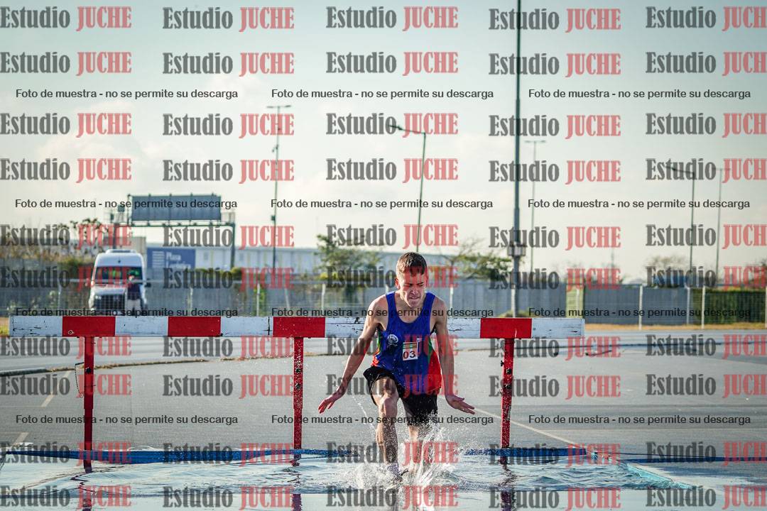 Fotos de los 2000 m con obstáculos de varones