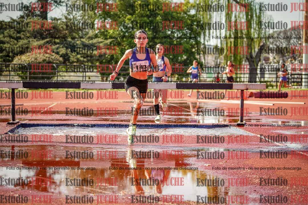 Fotos de los 1500 m con obstáculos de mujeres