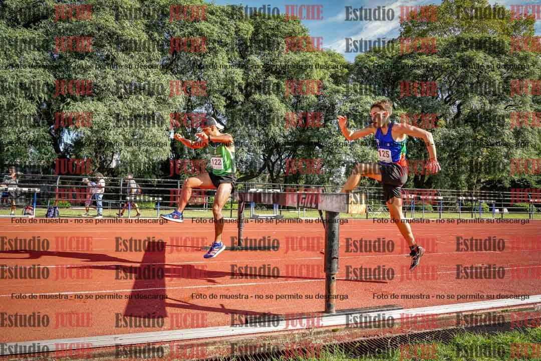 Fotos de los 3000 m con obstáculos de varones