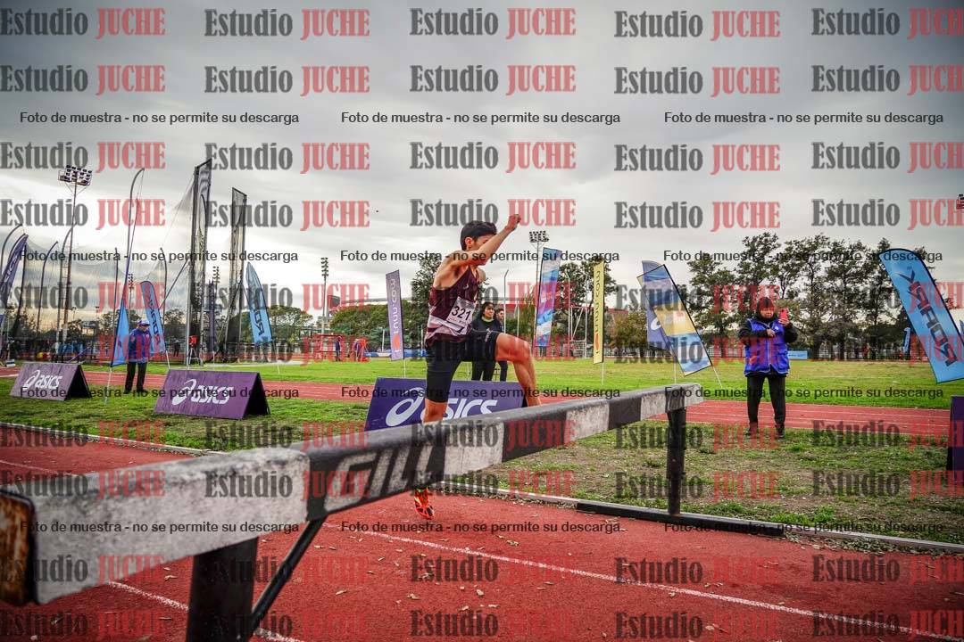 Fotos de los 2000 m con obstáculos de varones