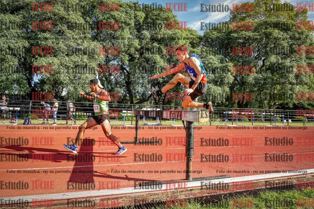 Fotos de los 3000 m con obstáculos de varones