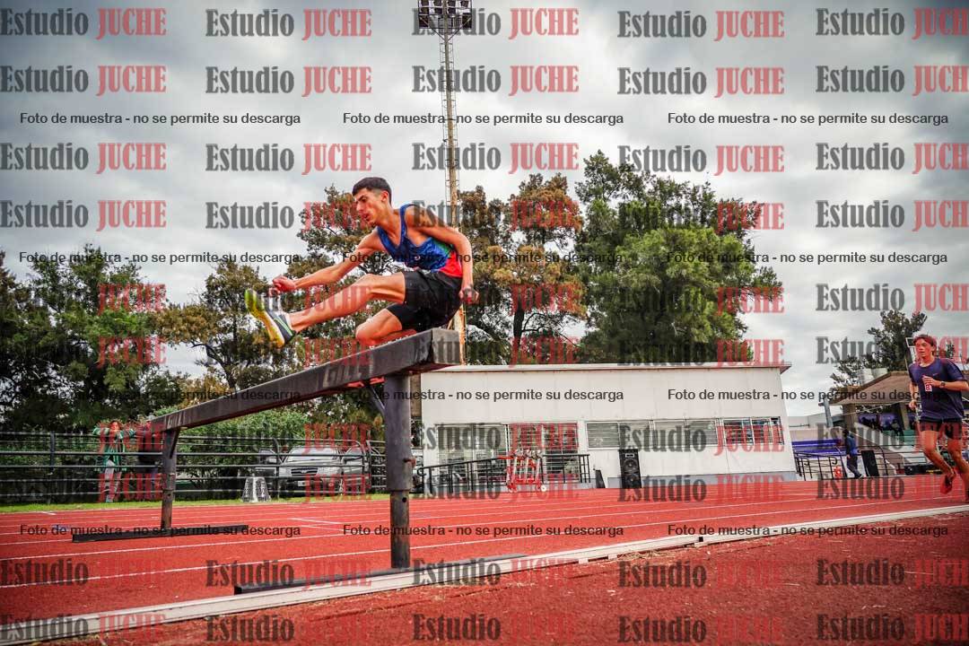 Fotos de los 3000 m con obstáculos de varones