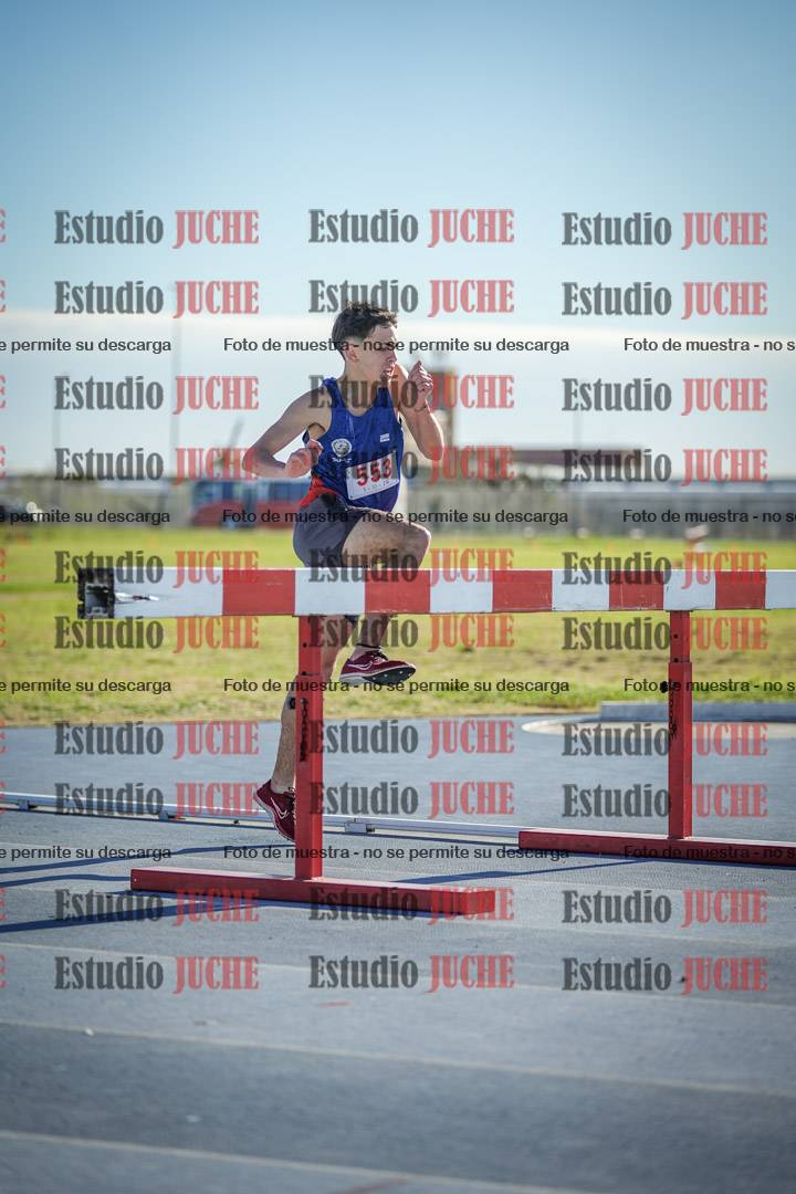 Fotos de los 3000 m con obstáculos de varones