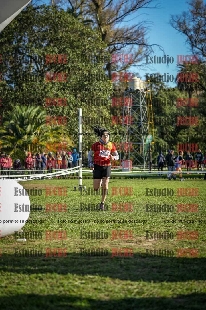 Fotos de la llegada del cross de 4000 m - mujeres