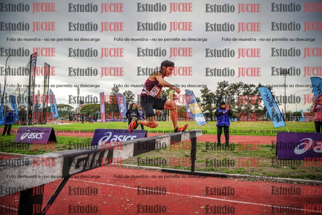 Fotos de los 2000 m con obstáculos de varones