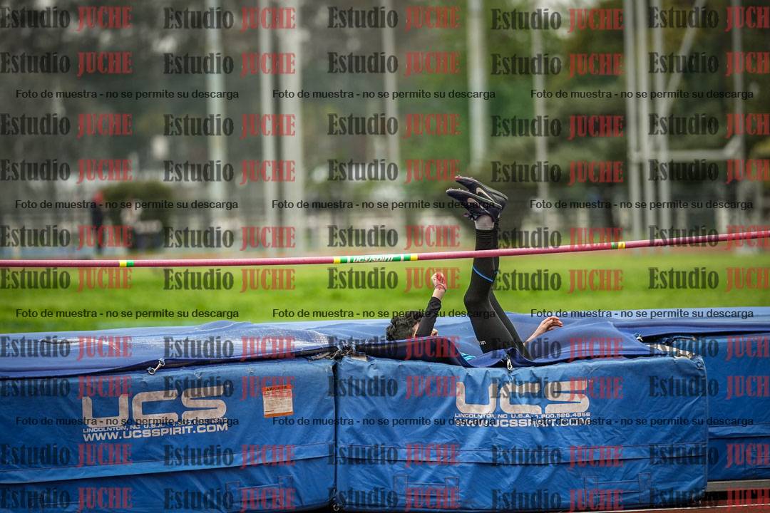 Fotos del salto en alto de mujeres y varones - todos los grupos
