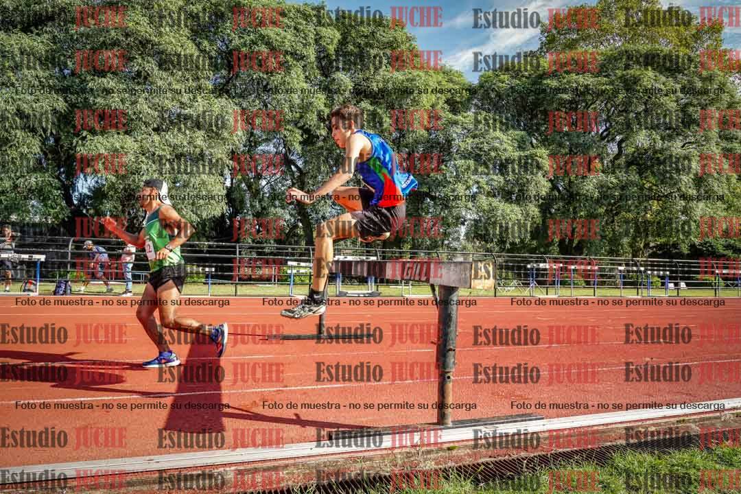 Fotos de los 3000 m con obstáculos de varones