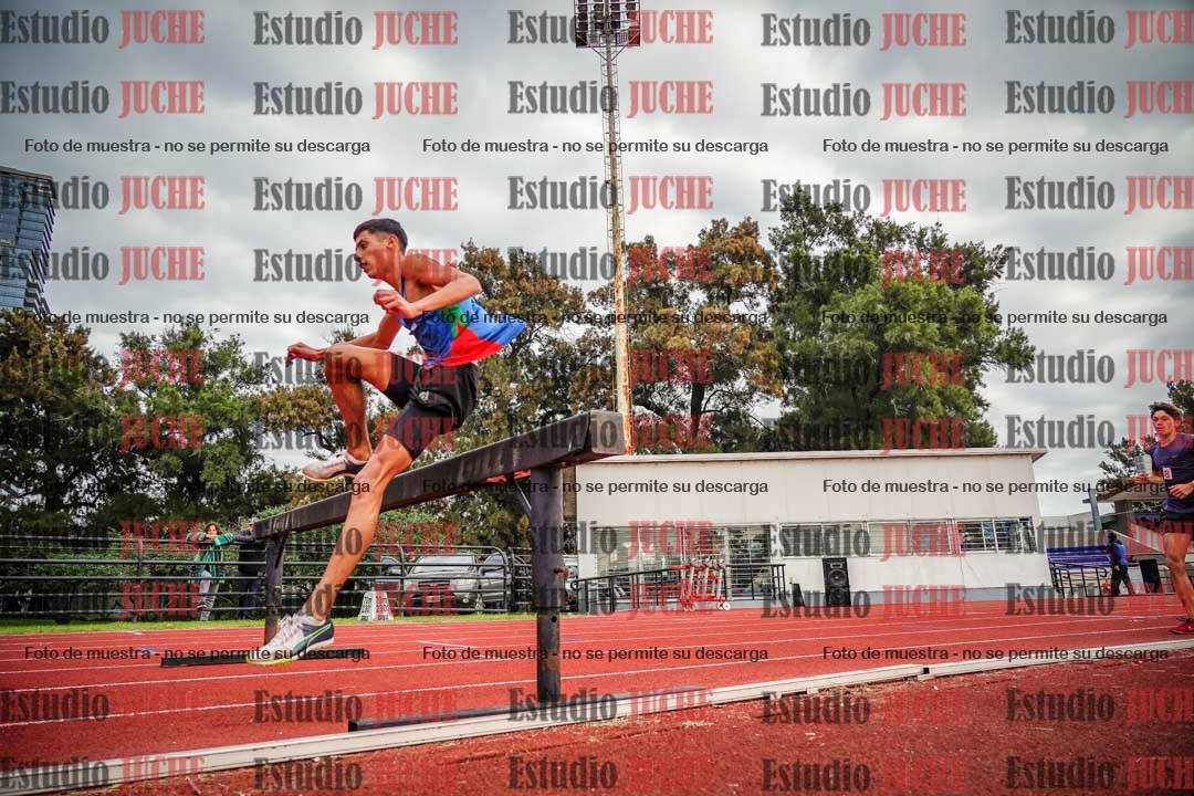 Fotos de los 3000 m con obstáculos de varones