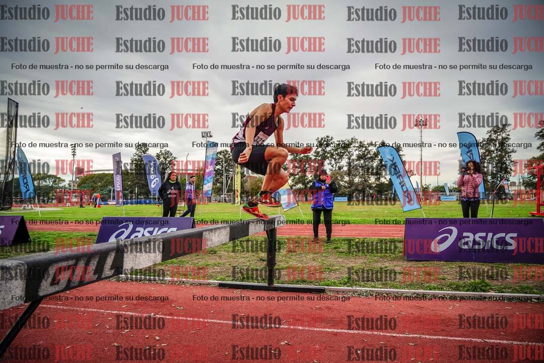 Fotos de los 2000 m con obstáculos de varones