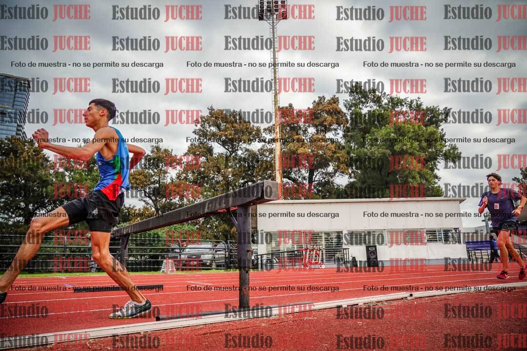 Fotos de los 3000 m con obstáculos de varones