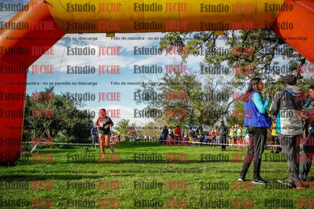 Fotos de la llegada del cross de 4000 m - mujeres