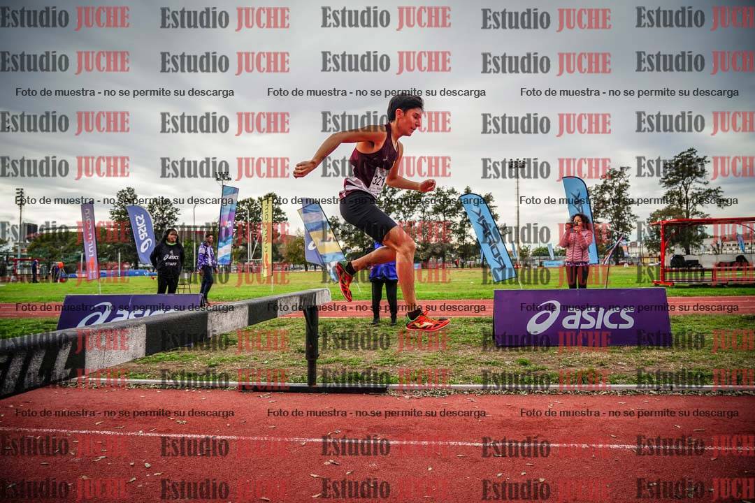 Fotos de los 2000 m con obstáculos de varones