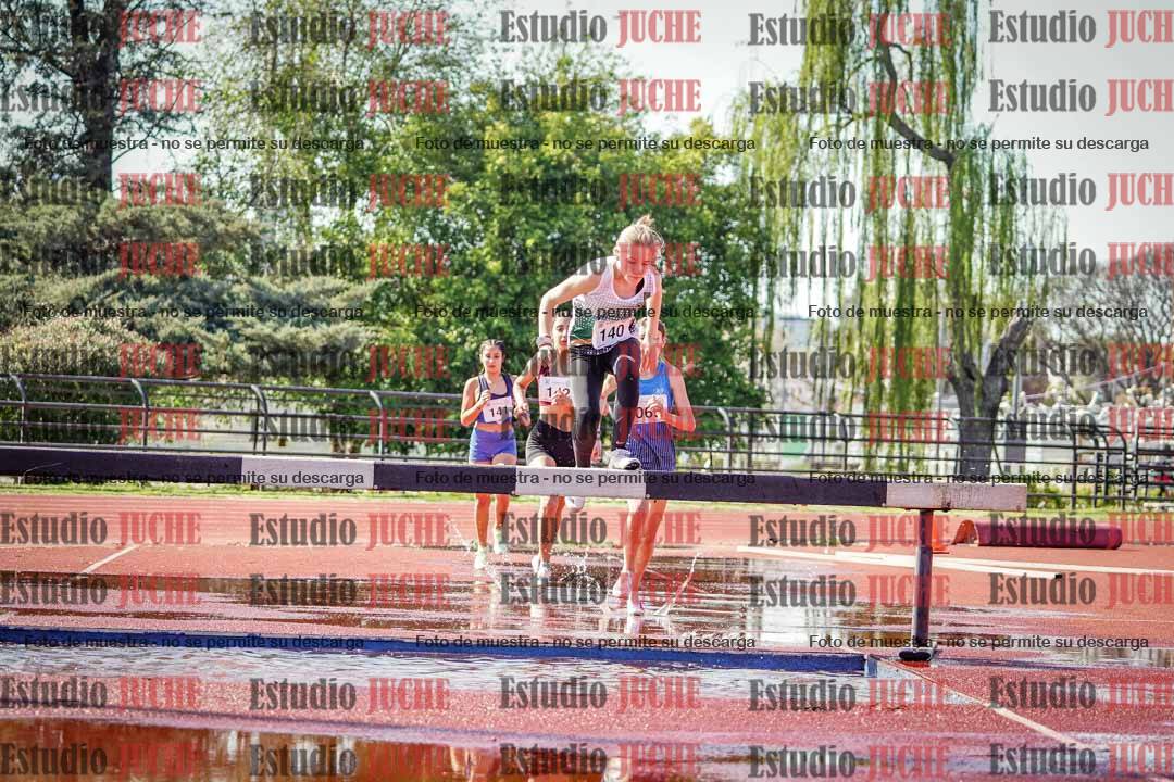 Fotos de los 1500 m con obstáculos de mujeres