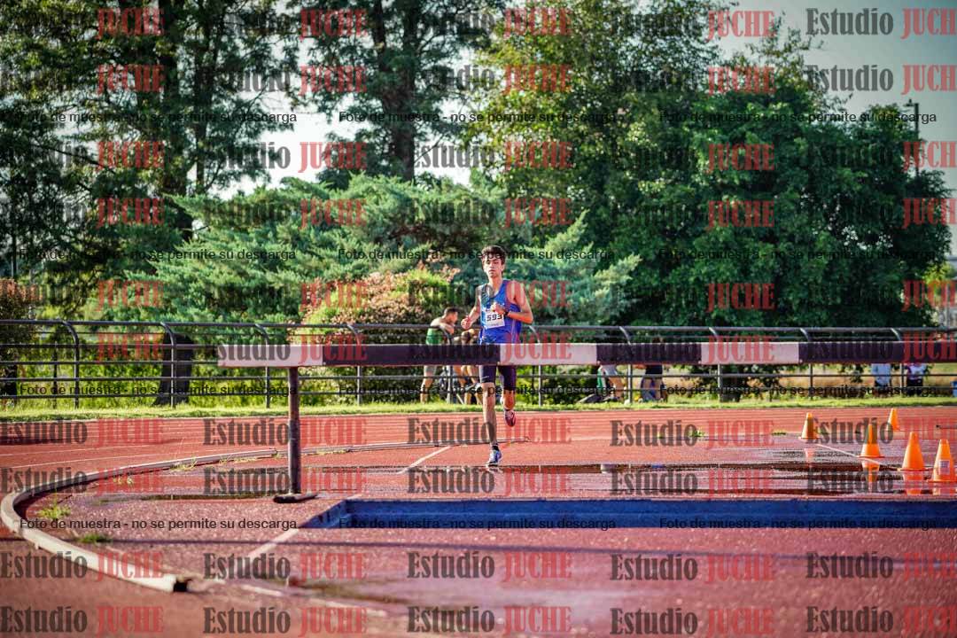 Fotos de los 3000 m con obstáculos de varones