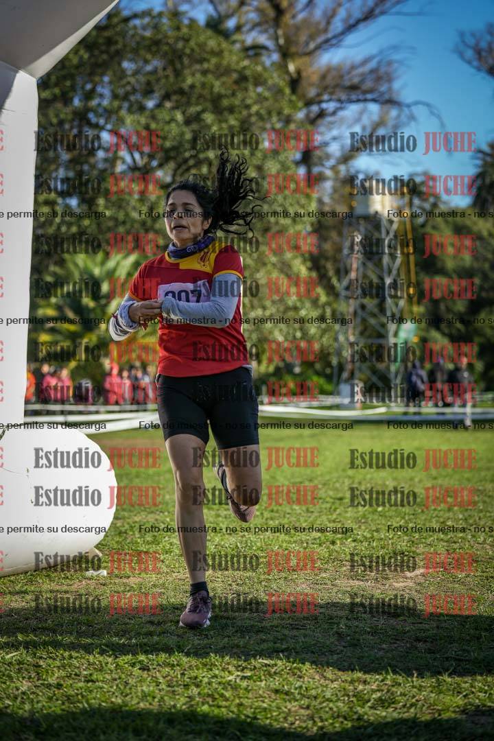 Fotos de la llegada del cross de 4000 m - mujeres